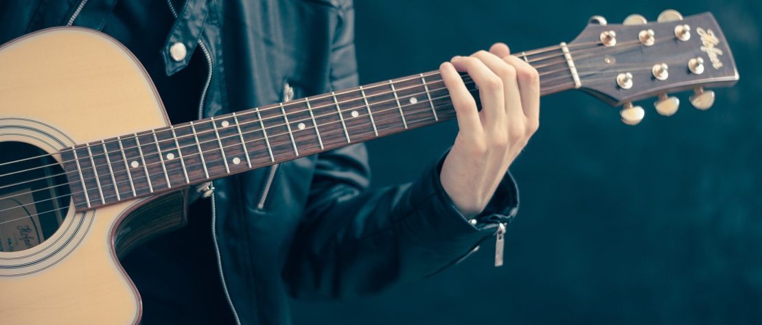 Apprendre la guitare en étant gaucher